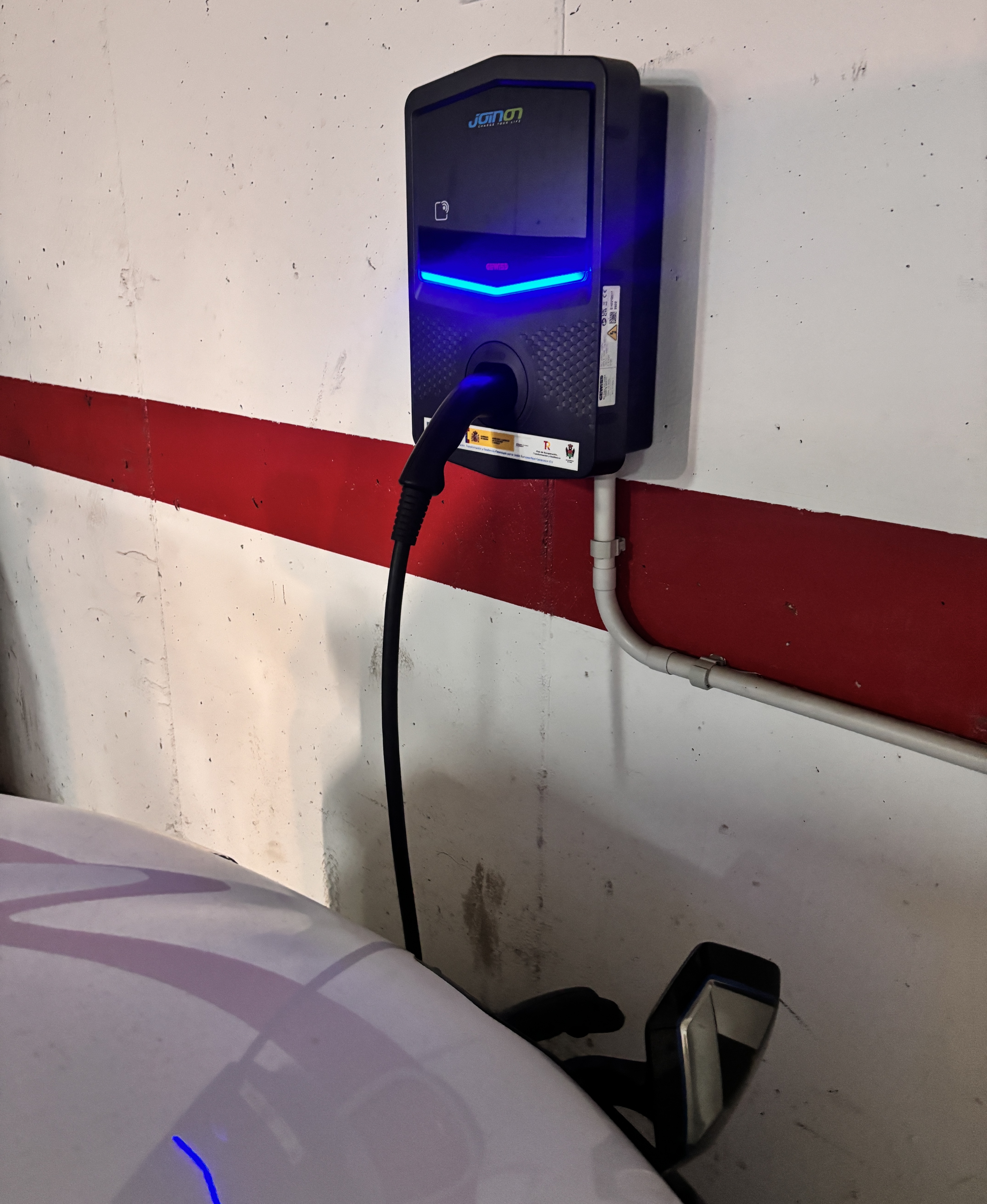 Pulpí cuenta con una nueva infraestructura de carga para vehículos eléctricos en el parking del Mercado Municipal 